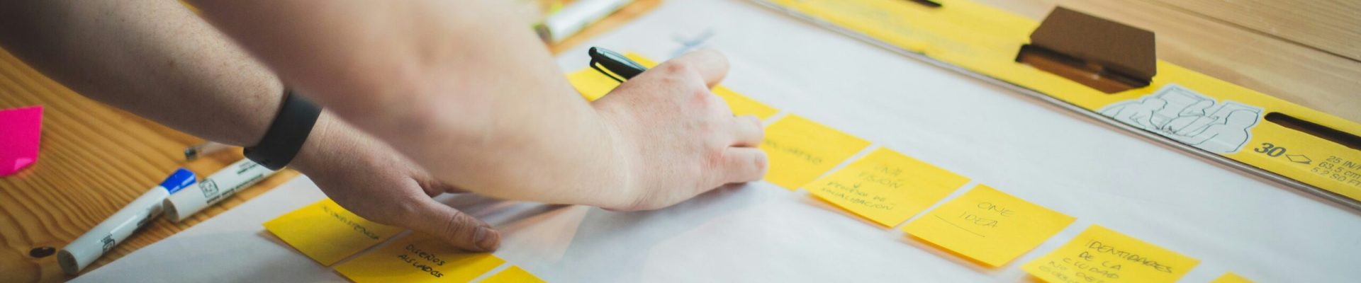 brands-people-Ax8IA8GAjVg-unsplash