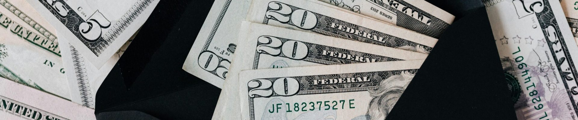 pexels-karola-g-4386370